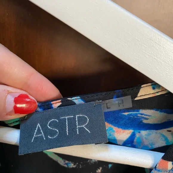 EUC ASTR the Label Geometric Cold Shoulder Romper (Size:L) - Picture 7 of 16